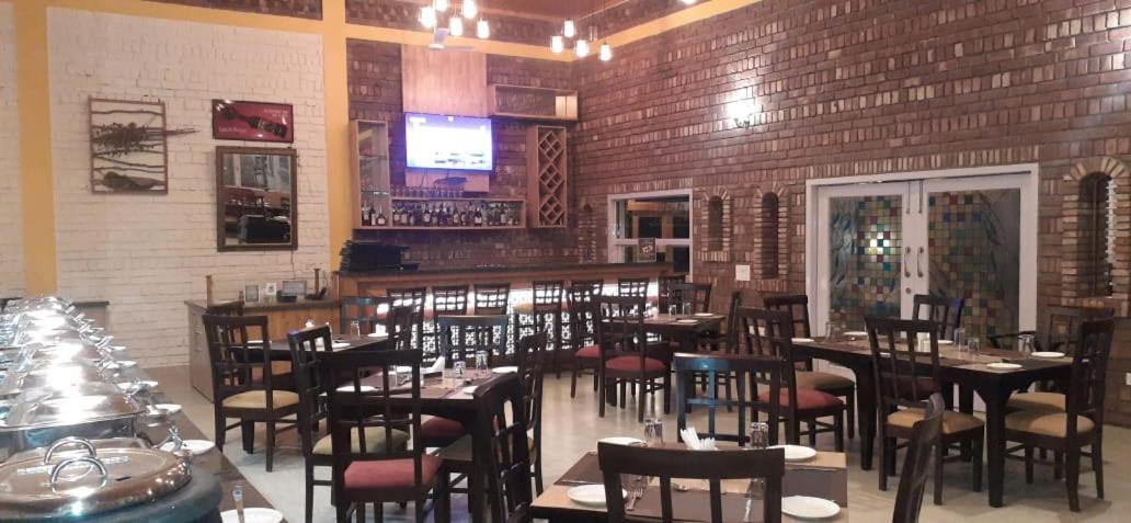 Four Banyans Spirit & Nature Resort Raipur  Luaran gambar