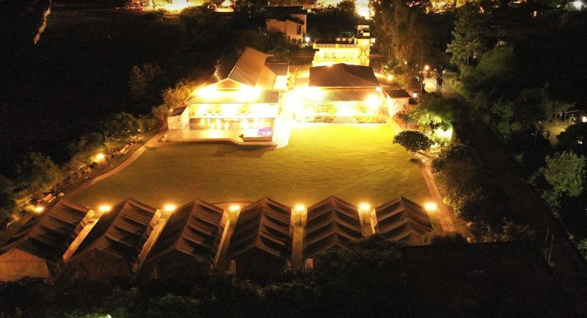 Four Banyans Spirit & Nature Resort Raipur  Luaran gambar